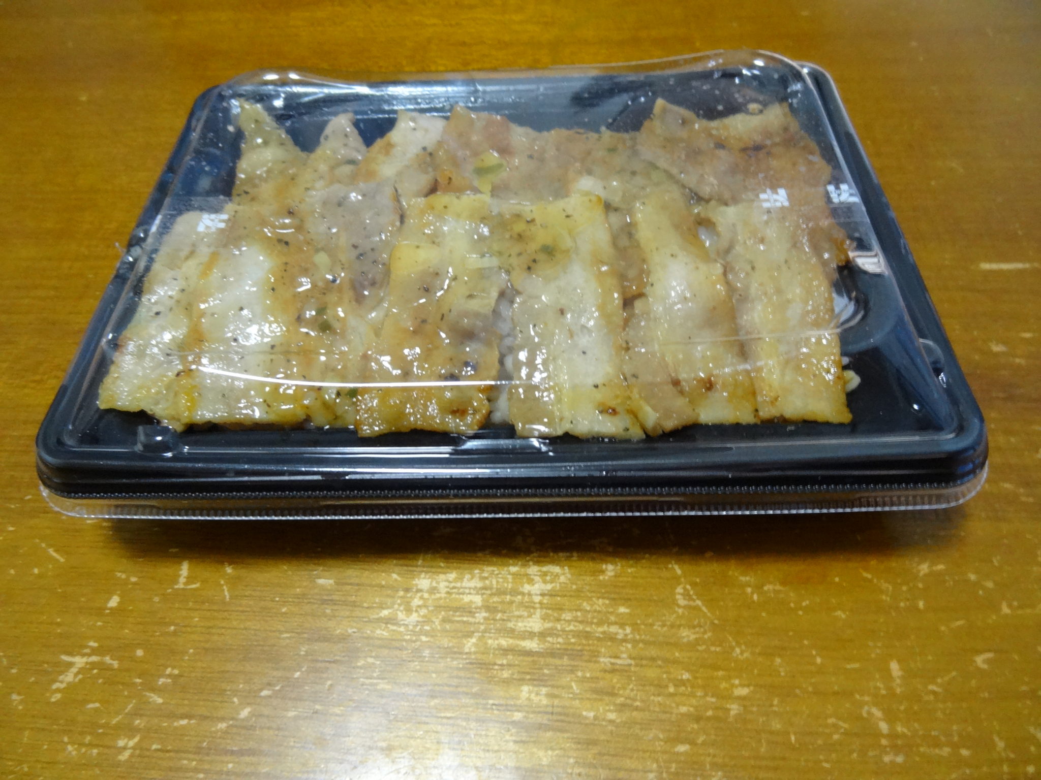 セブンイレブンの「三元豚のねぎ塩豚カルビ弁当(麦飯)」食べてみた! グルメくりっぷ セブンイレブンの「三元豚のねぎ塩豚カルビ弁当(麦飯)」食べてみた! グルメくりっぷ