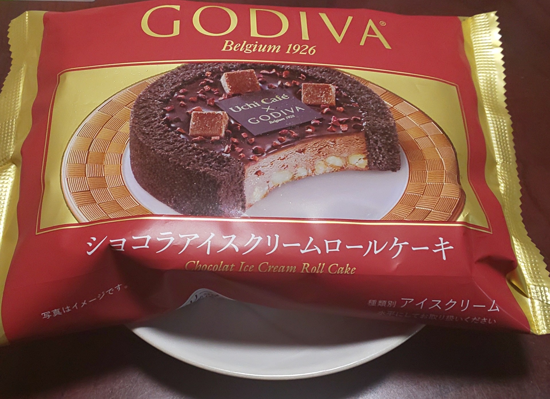 ローソン ゴディバの新作 ショコラアイスクリームロールケーキ の販売期間はいつまで 試食レビューとカロリーと糖質について グルメくりっぷ